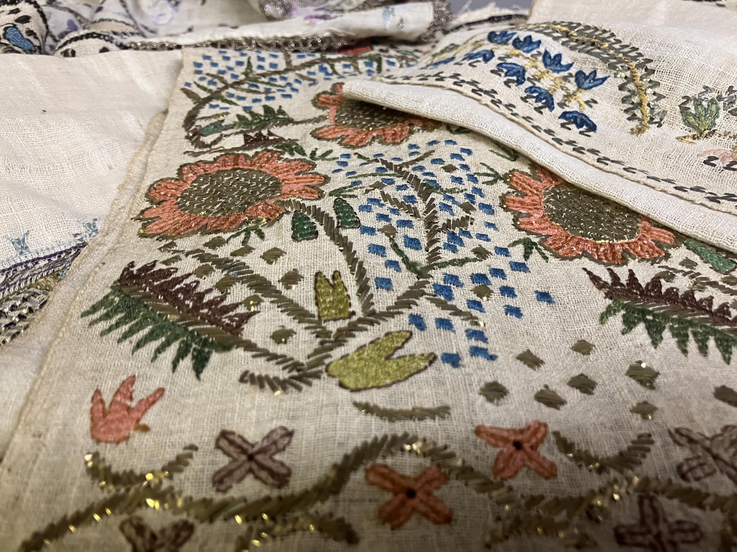 Ottoman textiles, several incorporating gold-coloured metal strips: a square cloth or turban cover - Bild 3 aus 4