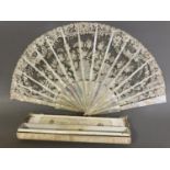 A good Brussels lace fan, mounted on mother of pearl, burgau, including the ribs, the leaf most