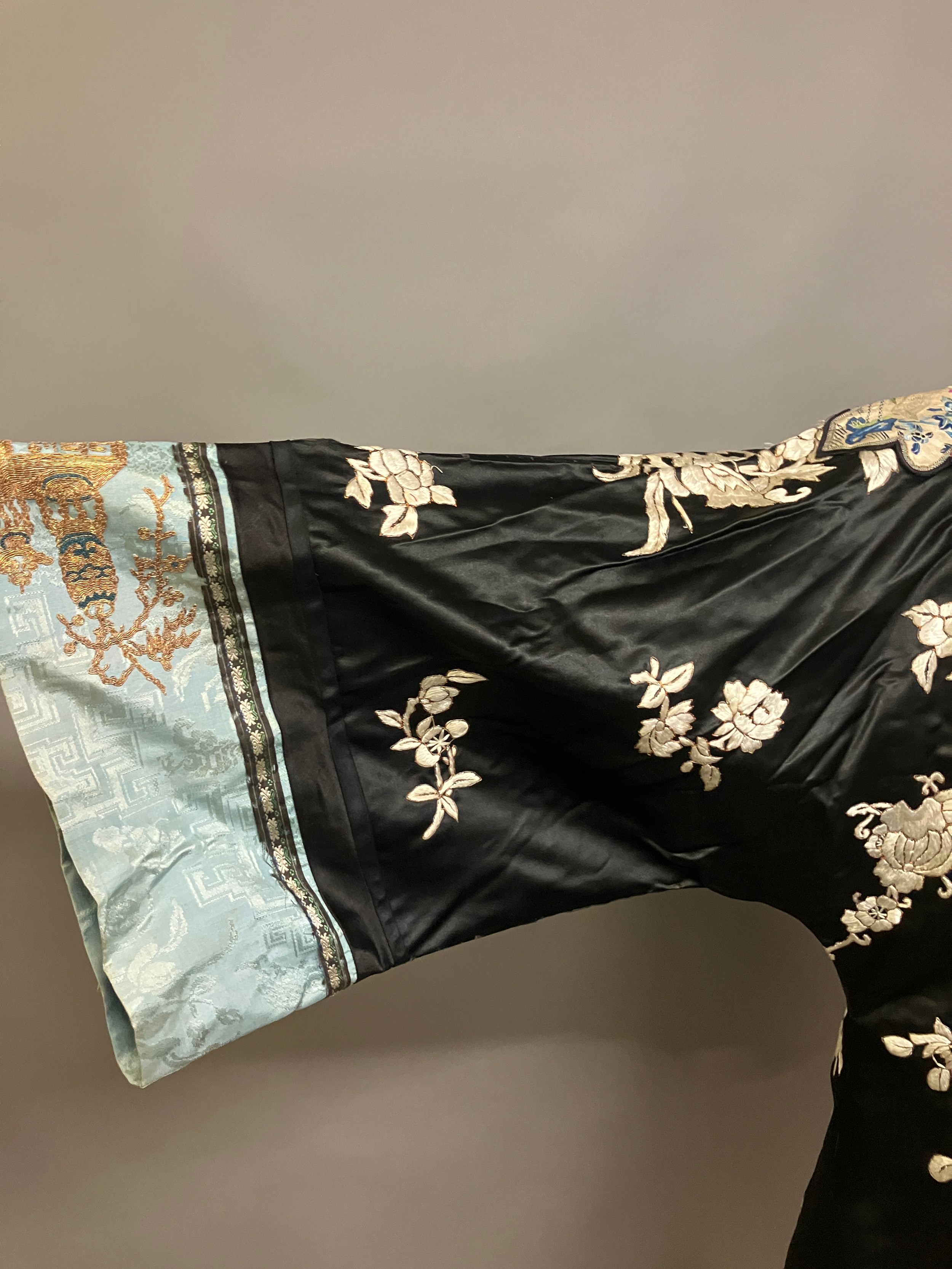 A late 19th c/early 20th century Chinese silk robe, black with applied shaped cloud collar, - Image 2 of 15