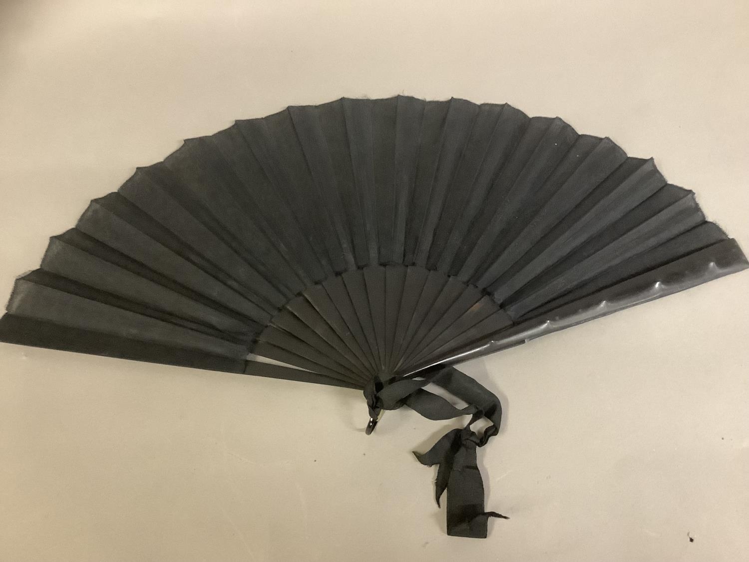 Royal Interest: a paper fan printed with a portrait of King Alfonso XIII and Queen Victoria of - Image 7 of 7