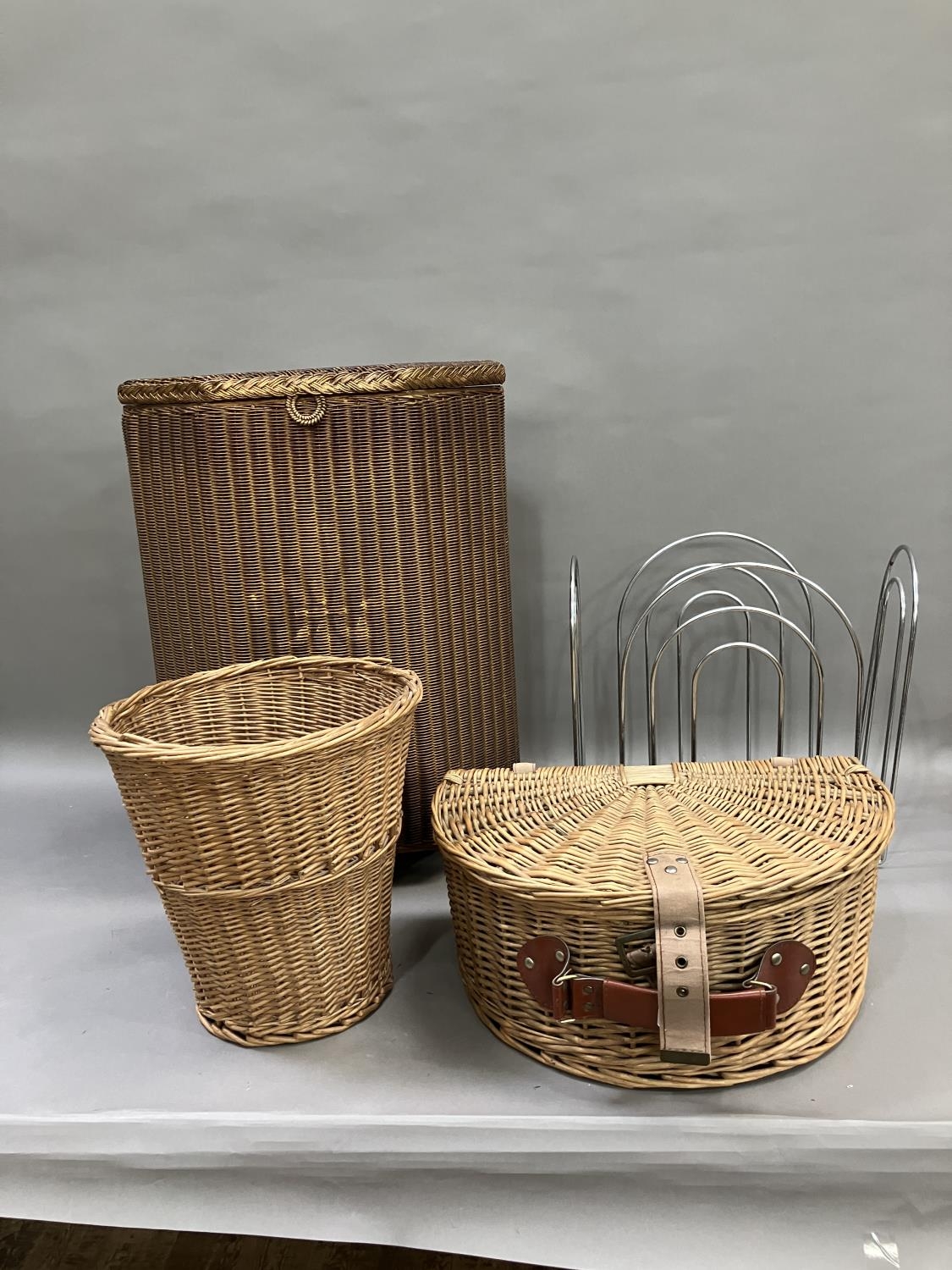 A laundry basket, a retro magazine rack etc - Image 2 of 4