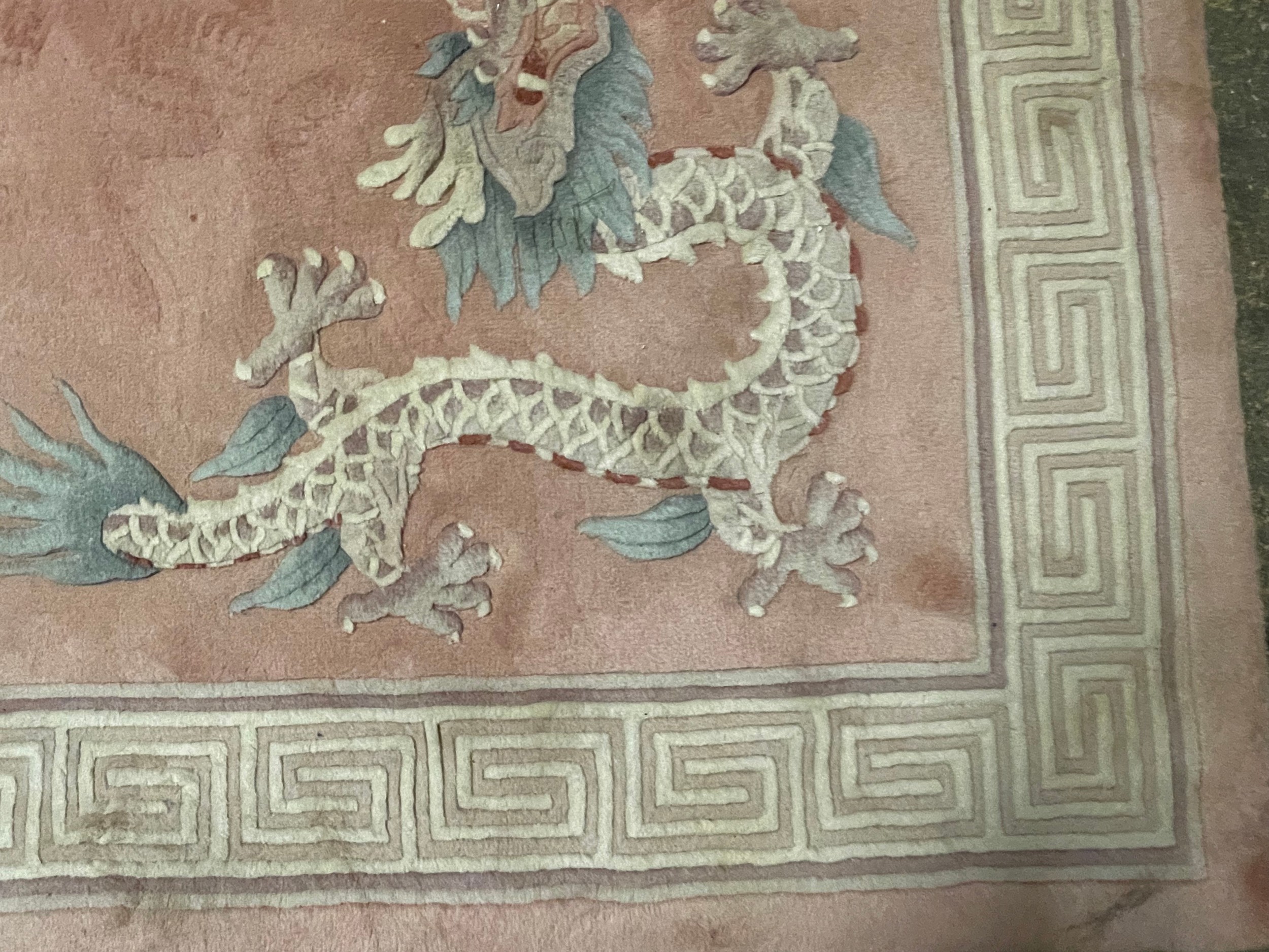 A Chinese pink rug bearing motifs of dragons in a geometric border - Image 4 of 5