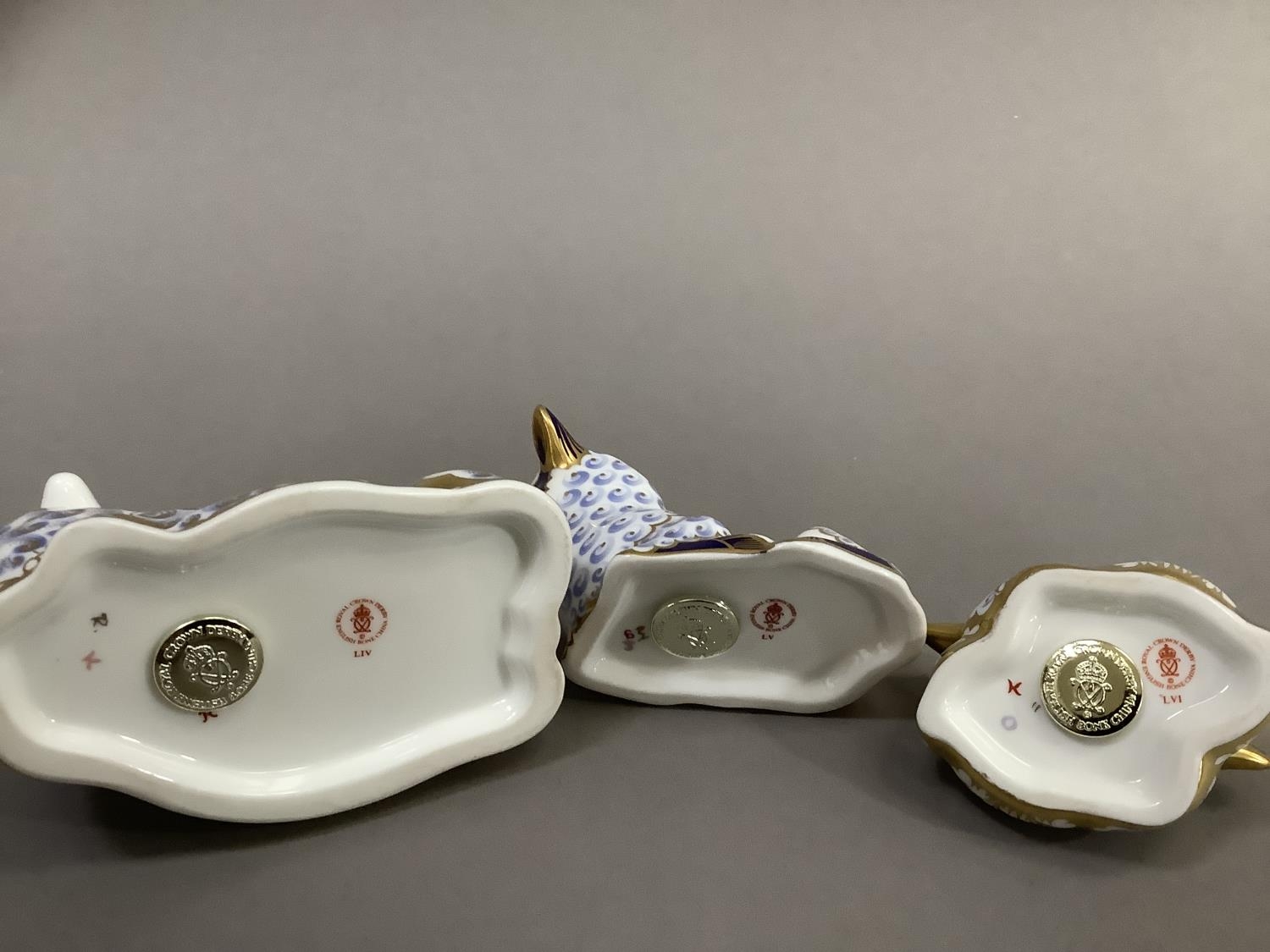 A Royal Crown Derby ram, ewe and two lambs, silver buttons (3) 7.5cm, 6.5cm and 4 cm high - Image 5 of 5