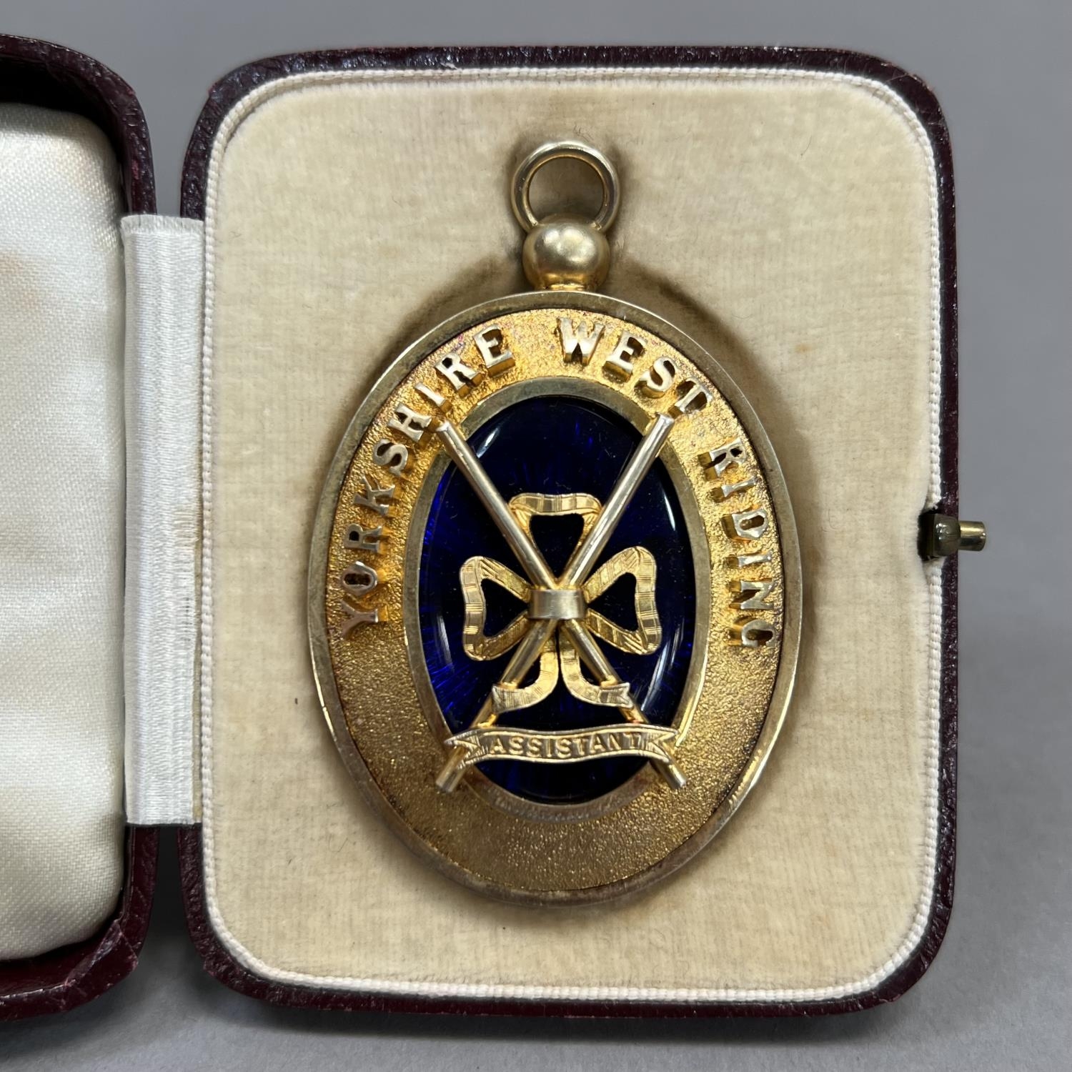 A Masonic jewel in silver gilt, Birmingham 1937 for Kenning and Son, set to the centre with royal - Image 2 of 3