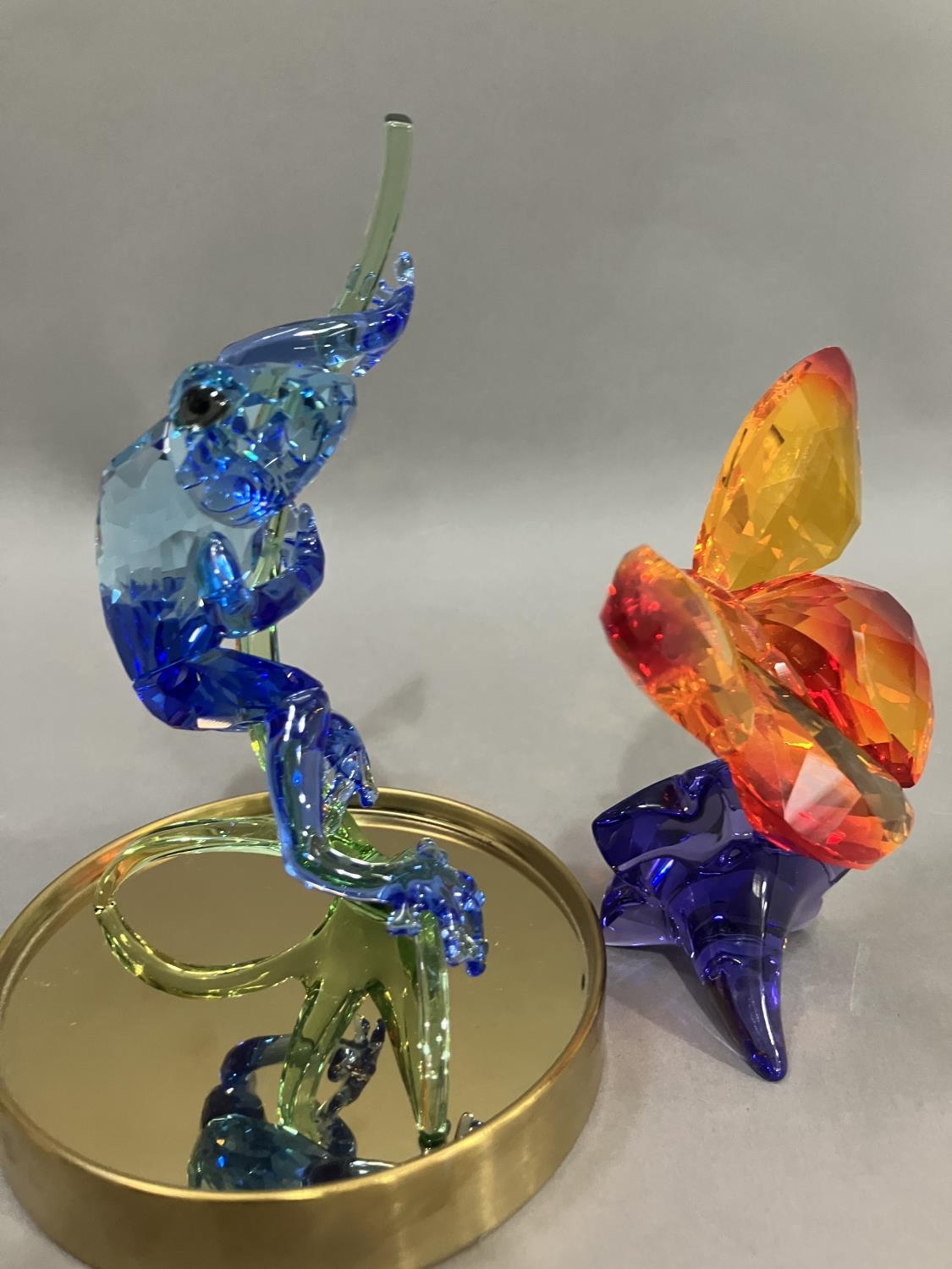 A Swarovski crystal blue frog on branch in glass dome together with an orange butterfly on purple - Image 2 of 3