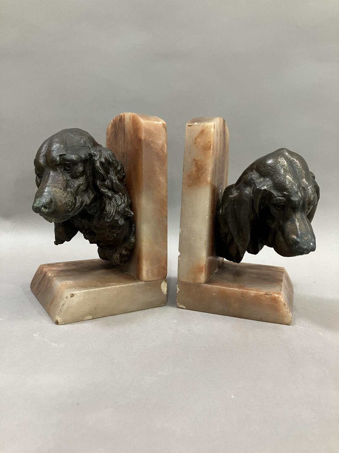 A pair of art deco bronze effect spaniel and blood hound bookends mounted on alabaster, 20cm high - Image 2 of 5