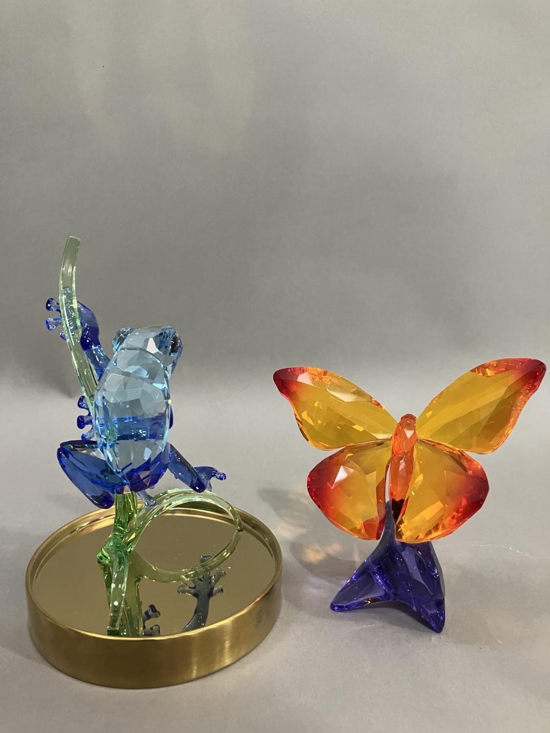 A Swarovski crystal blue frog on branch in glass dome together with an orange butterfly on purple - Image 3 of 3