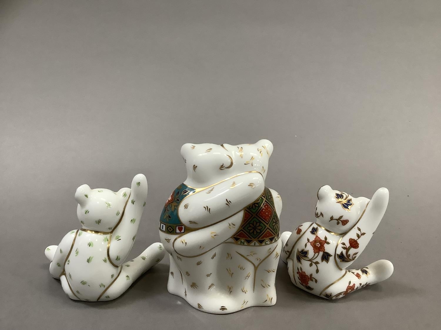 A group of Royal Crown Derby teddy bears including two bears hugging with year 2010 and two seated - Image 3 of 4