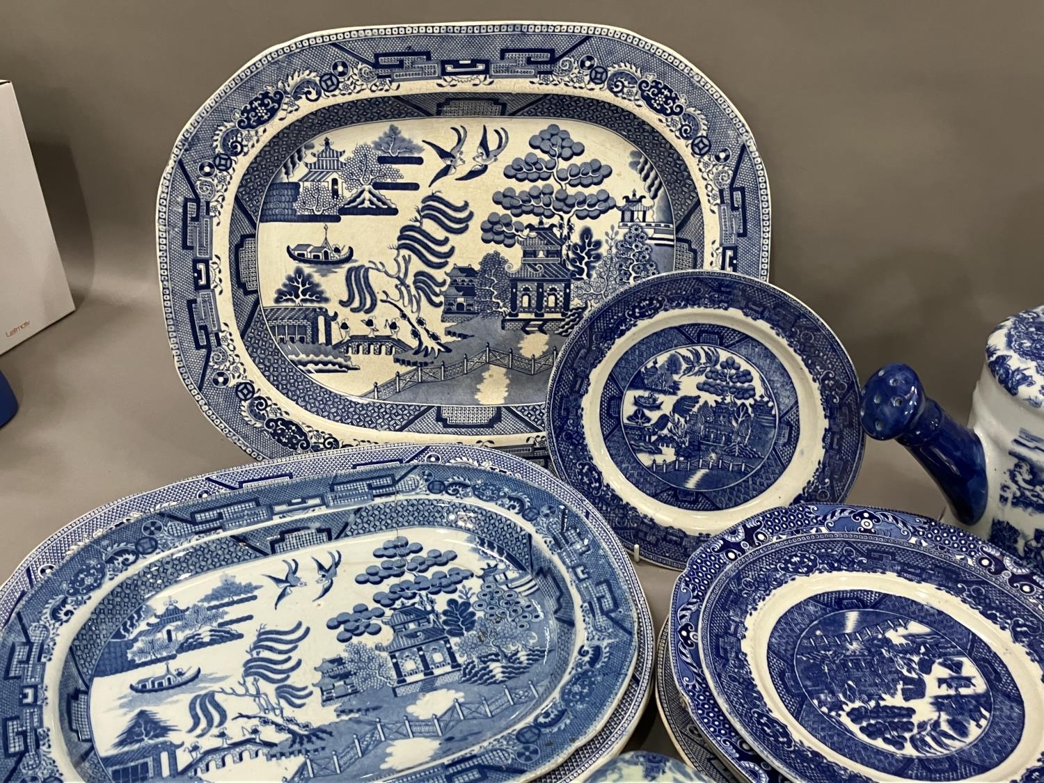 A collection of blue and white ware including four willow pattern meat plates, side plates, dinner - Image 4 of 7