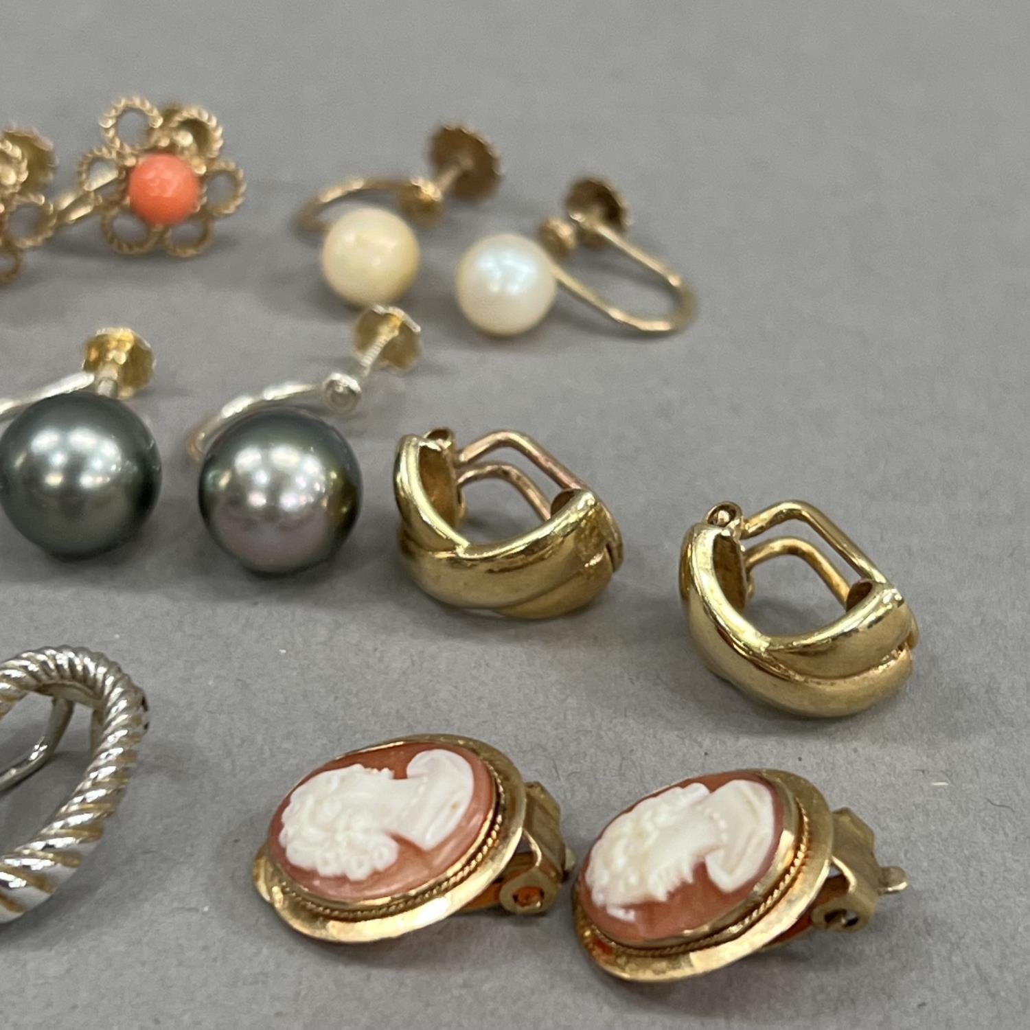 Seven pairs of earrings all with clip or screw fittings and all in yellow or white metal (tests as - Image 3 of 3