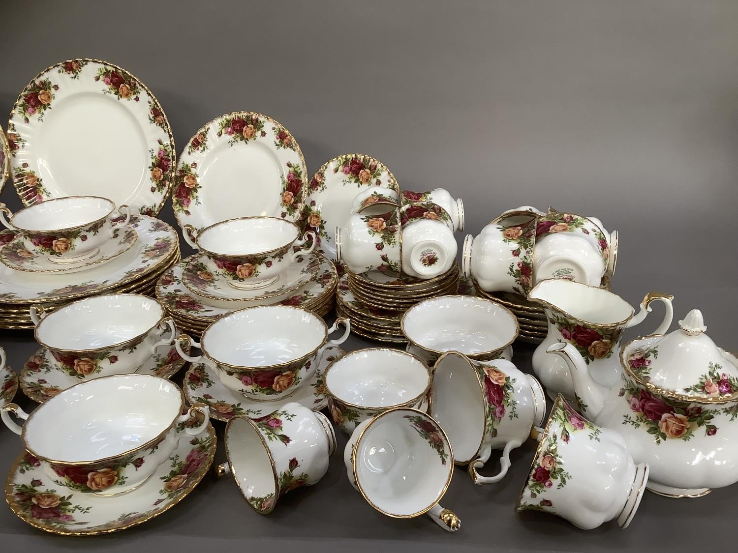 A Royal Albert Old Country Roses tea, coffee and dinner service comprising six teacups and - Image 4 of 5