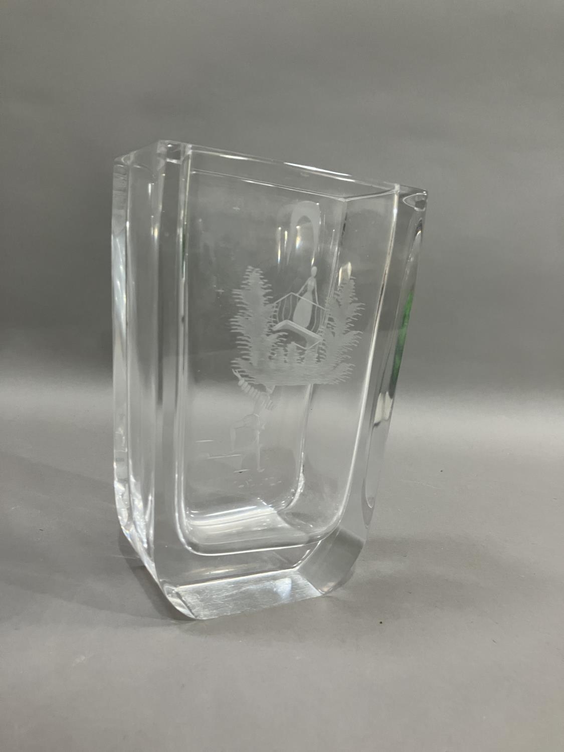 An Orrefors glass vase etched with Romeo and Juliet signed by Nils Landberg, 21cm high - Image 2 of 5