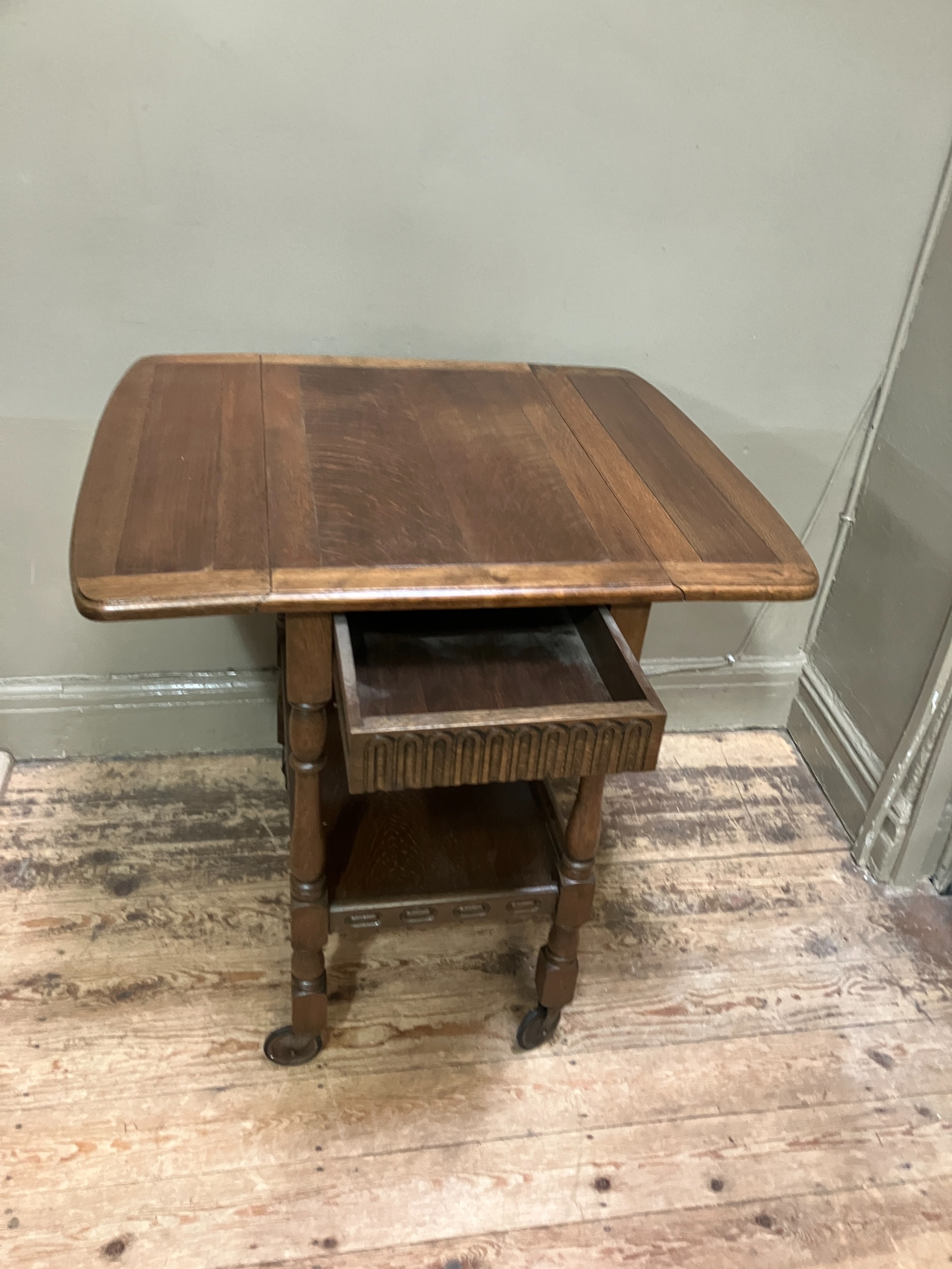 An oak veneered telephone table together with a small drop leaf occasional table - Image 5 of 6