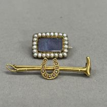 A Victorian seed pearl set stick pin in 15ct gold, the pearl set horse shoe applied to the centre of