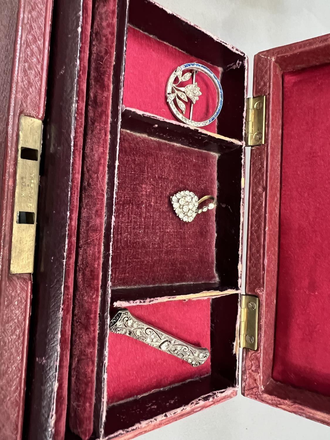 AN early 20th century jewellery case covered in faux red leather with tiered red velvet lining - Image 2 of 3