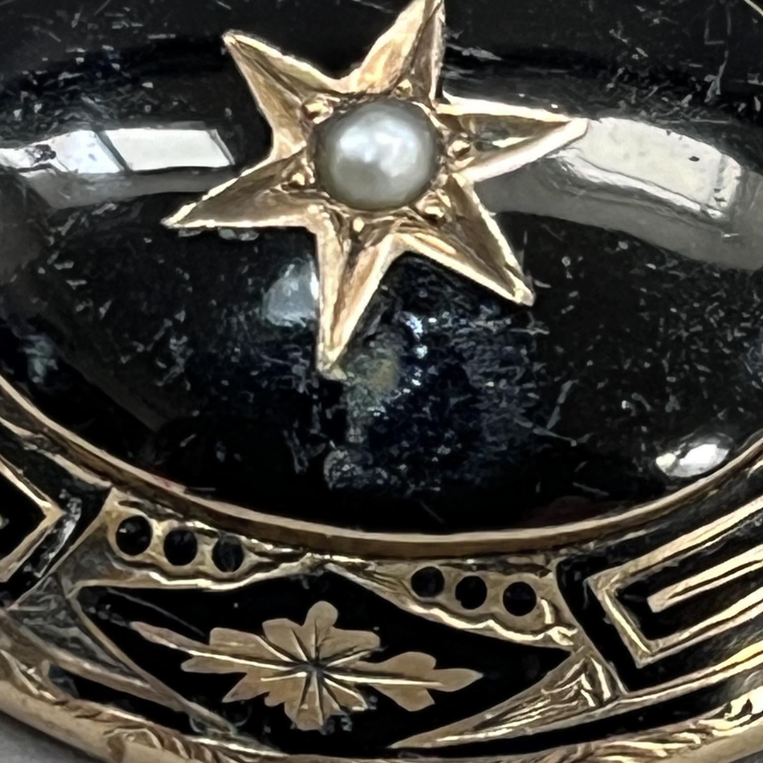 A Victorian morning brooch, stone set to the centre of an oval, jet cabochon A/F with a seed pearl - Image 3 of 3