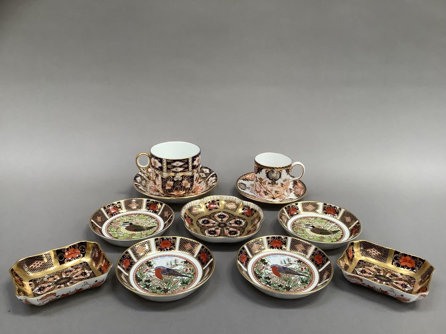 A pair of Royal Crown Derby pin dishes of Old Imari Robin Christmas decoration exclusively for Royal