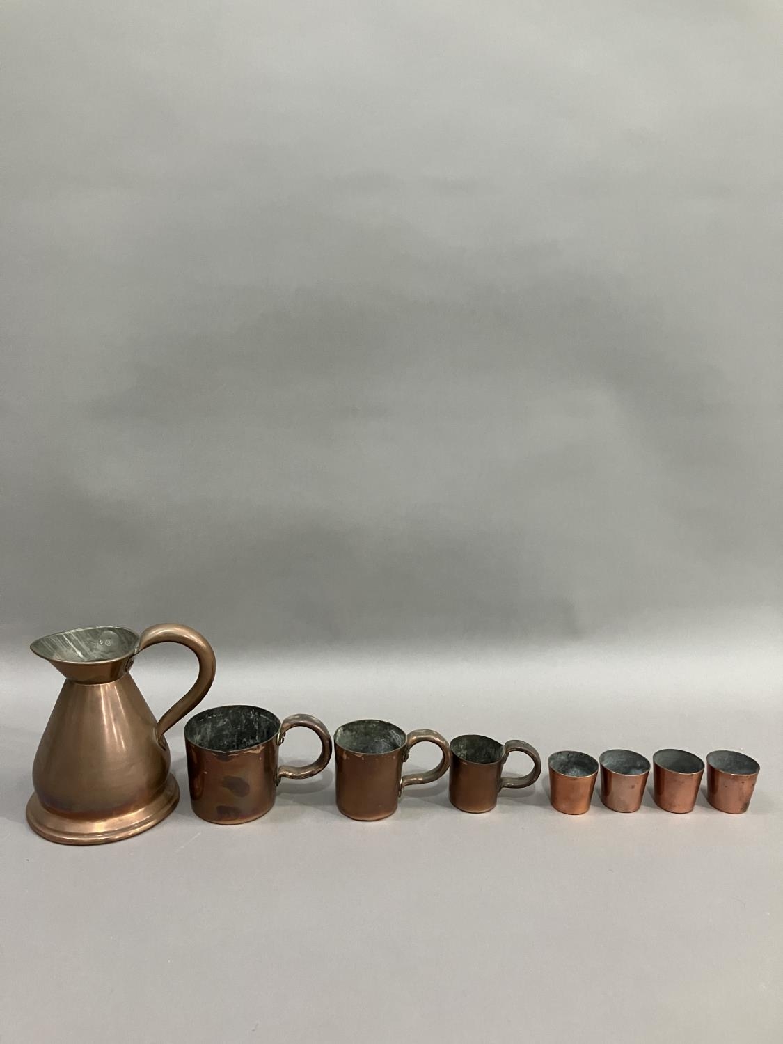 A copper pint measure, a set of three measures in the form of mugs, half pint being the biggest - Image 2 of 2