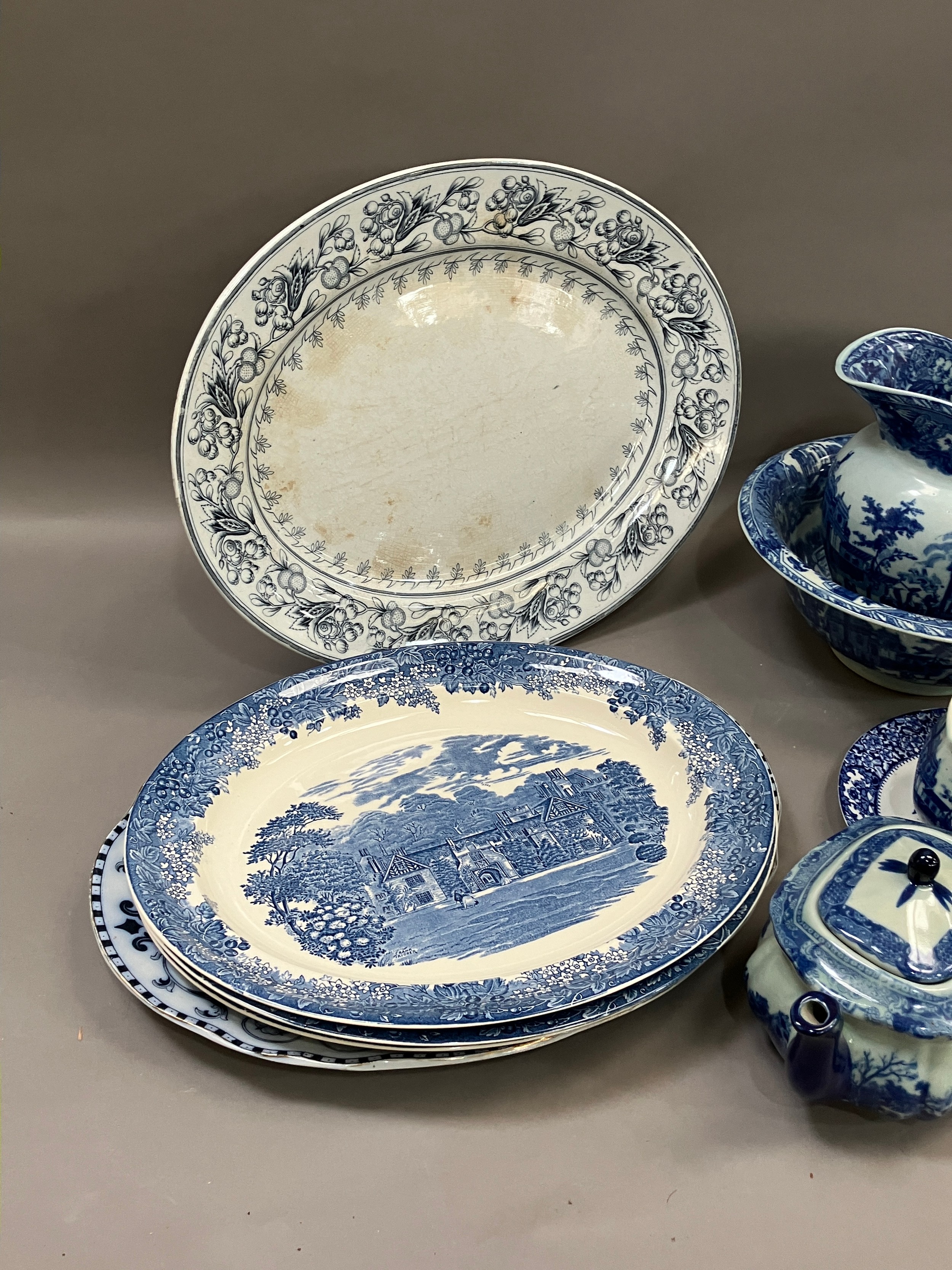 A collection of blue and white ware including jugs, large bowls etc - Image 4 of 4