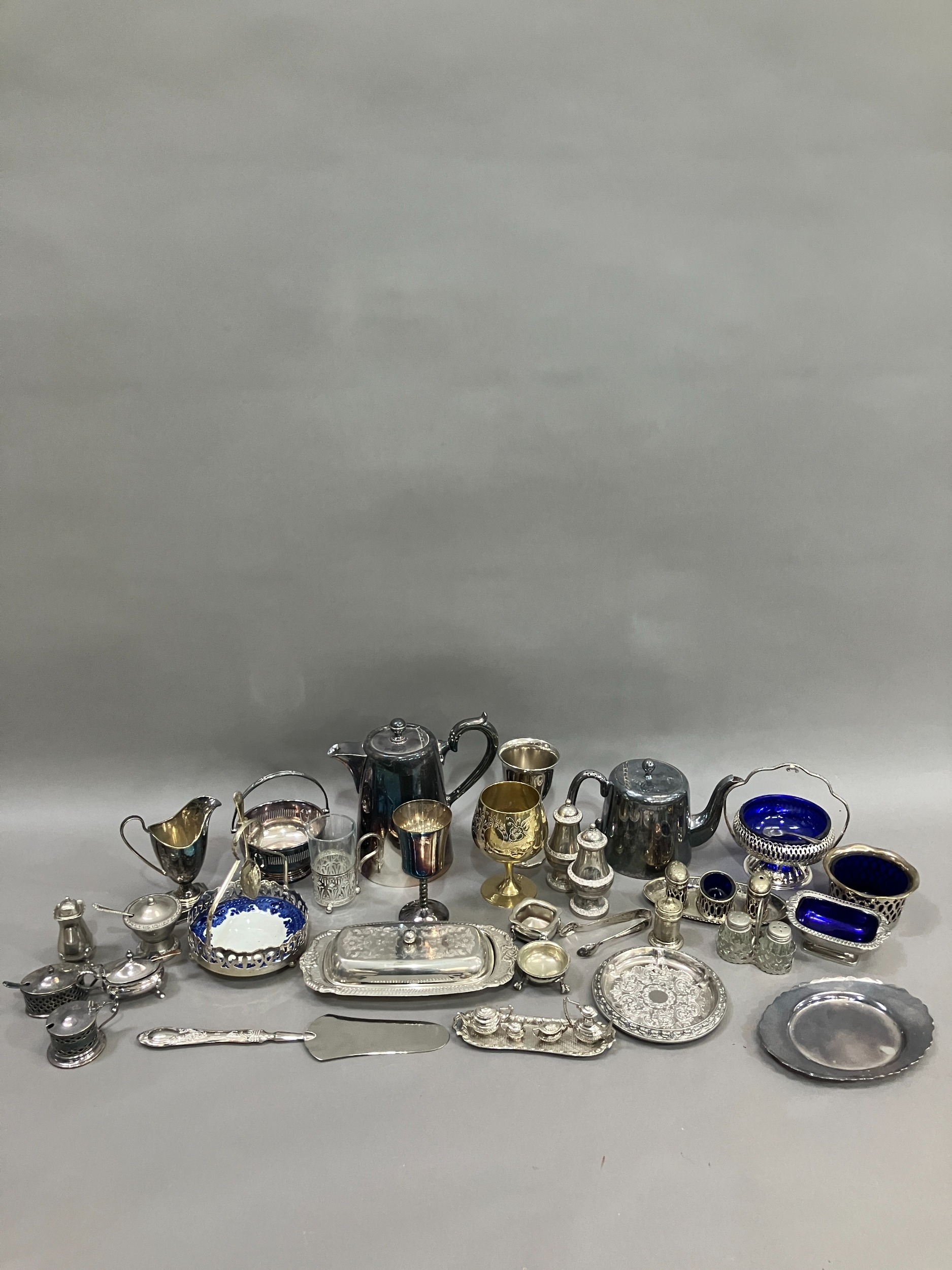 A collection of silver plated ware including coffee pot, hot water pot, pierced basket with swing - Image 2 of 2