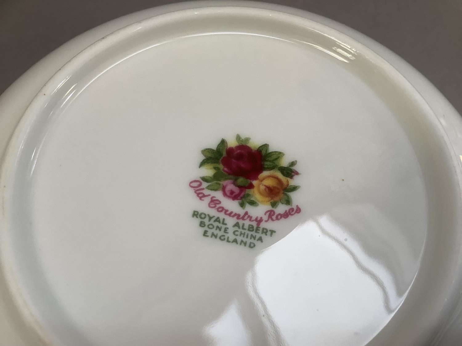 A Royal Albert Old Country Roses tea, coffee and dinner service comprising six teacups and - Image 5 of 5