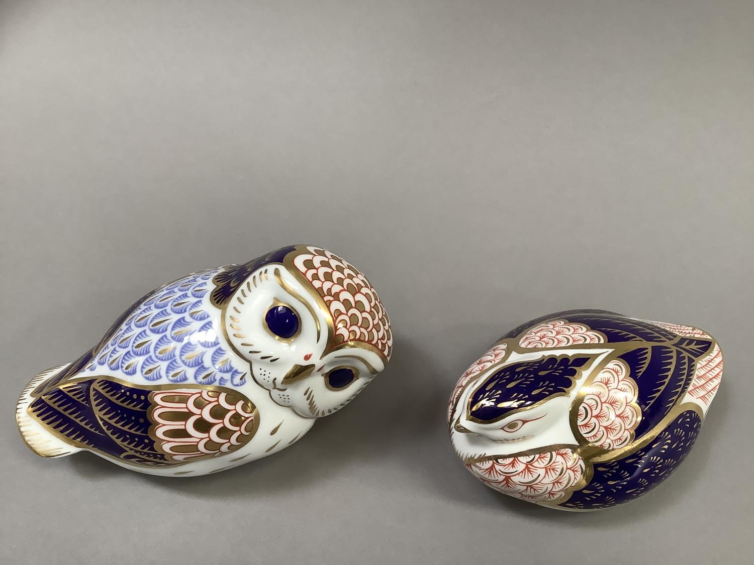 A Royal Crown Derby paperweight owl with gilt button, 8cm high together with a tortoise (2) - Image 2 of 5