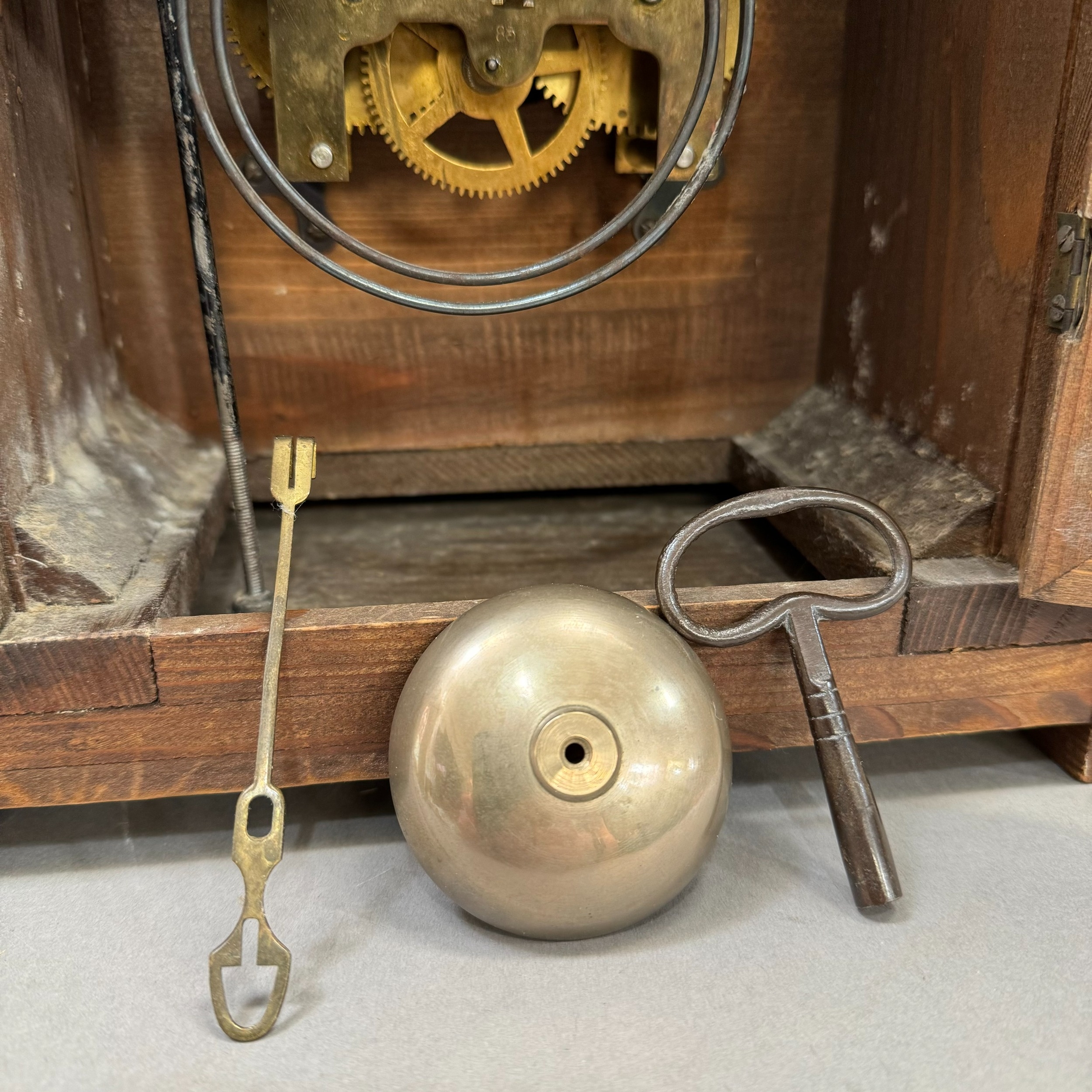 A late 19th century oak mantel clock having a silver chaptering with black Roman numerals, applied - Image 3 of 3