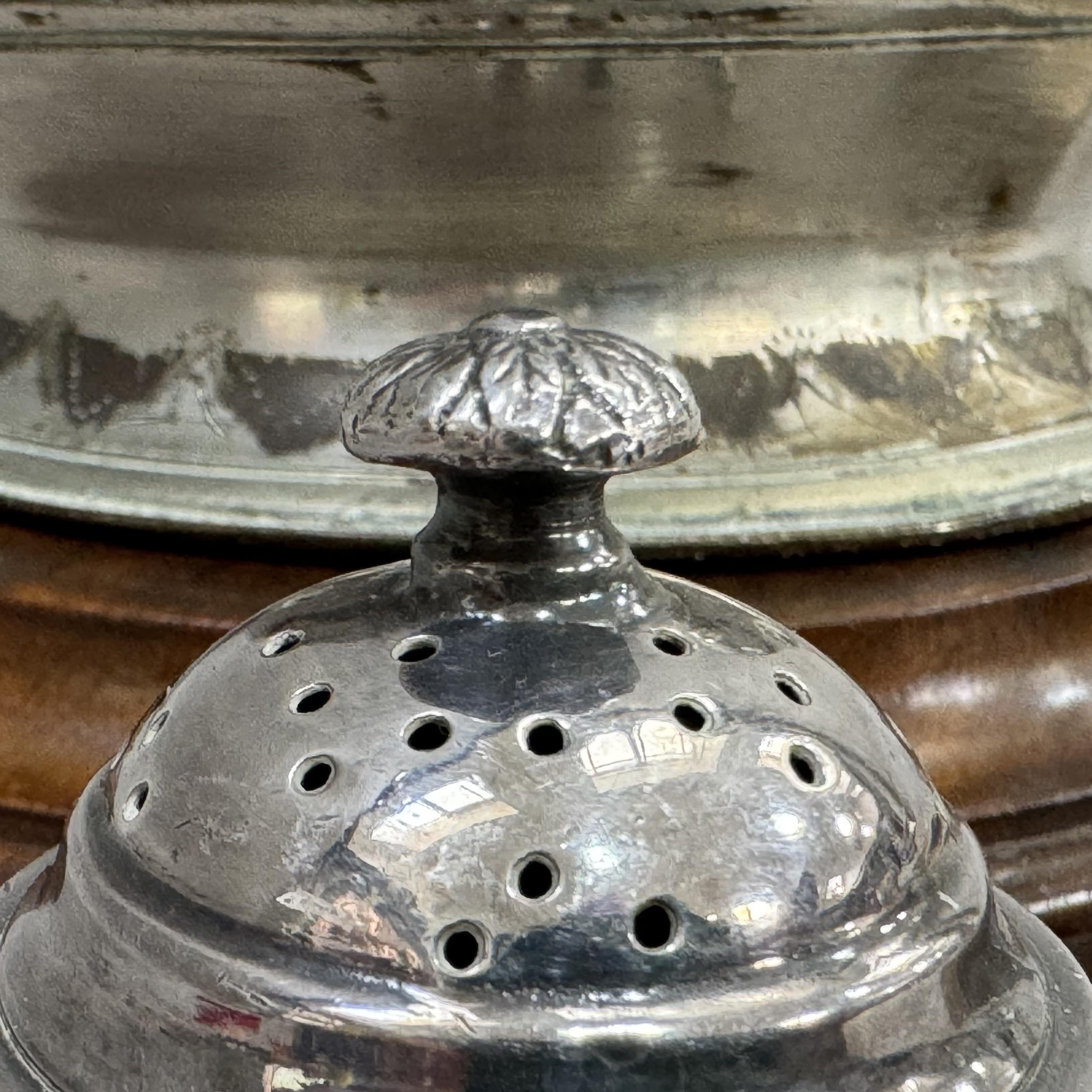 An EPNS Piccadilly Hotel London pepperette of urn shape, a turned wooden stand with stiff leaf rim - Image 3 of 3