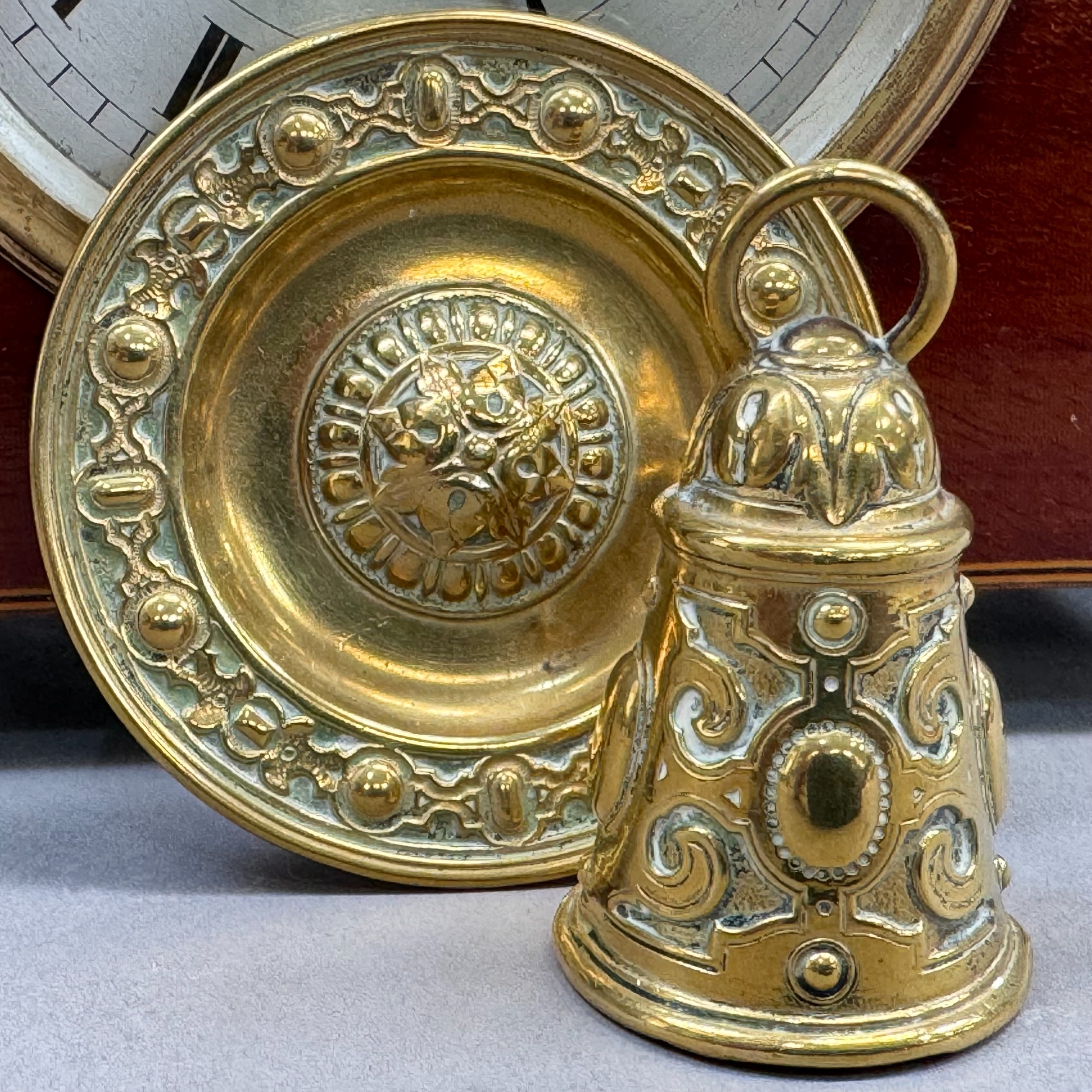 An Edwardian mahogany mantel clock inlaid with box wood and ebony stringing, arched profile on brass - Image 2 of 2