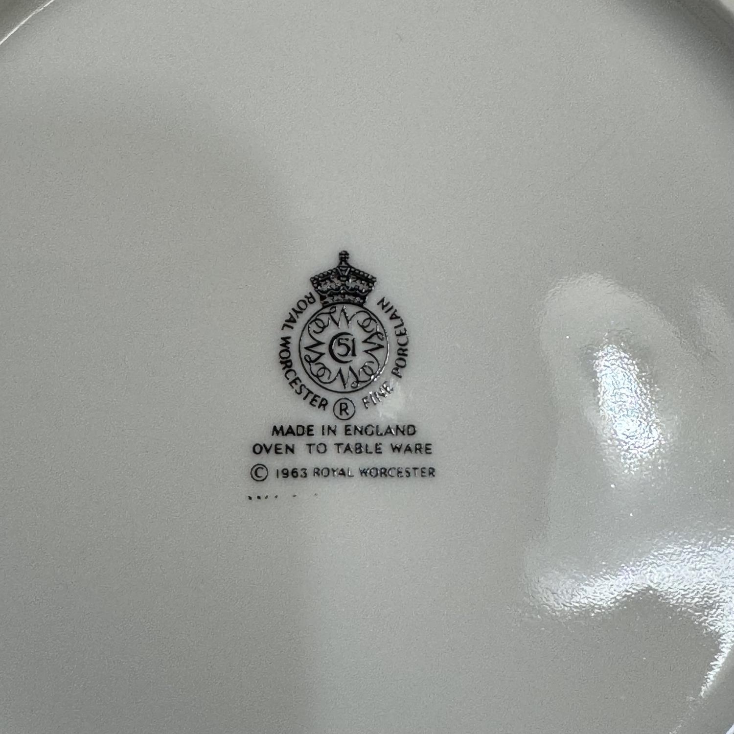 Royal Worcester Evesham part service comprising eight dinner plates, three dessert plates, six - Image 3 of 3