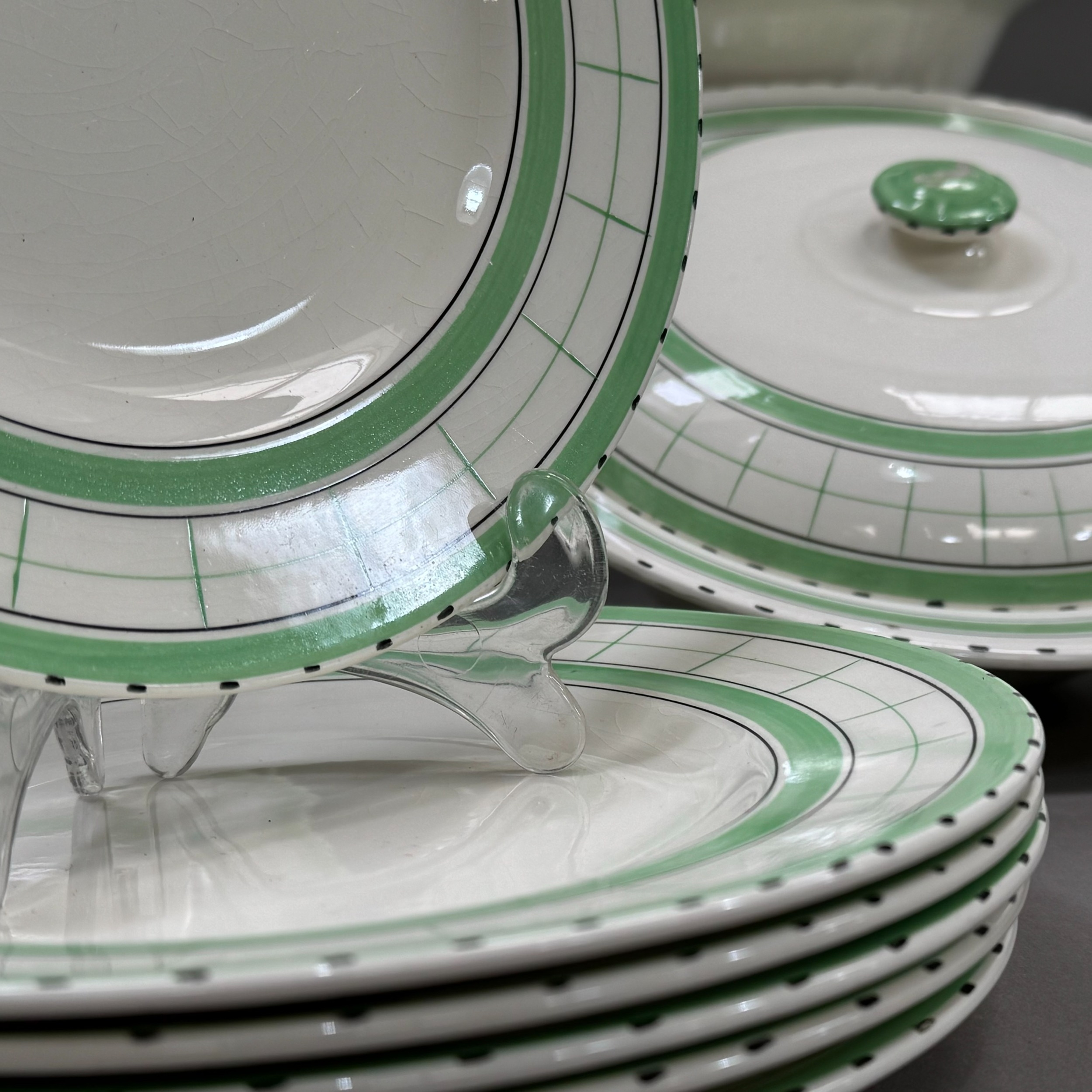 A Sydney British Anchor Cottage Green dinner service including five 10" plates, six 9" dinner - Image 2 of 3