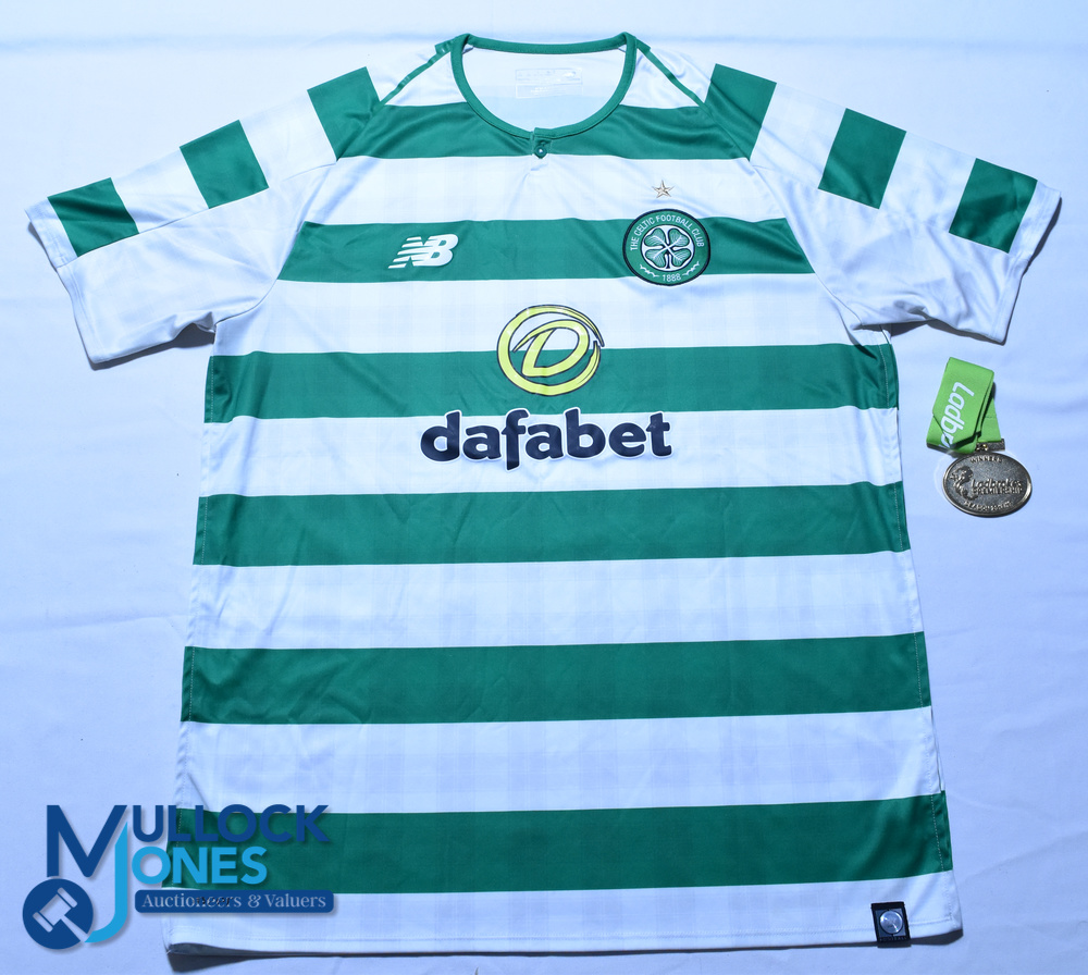 2018-2019 Celtic FC Football Shirt & Medal - Shirt New Balance / Dafabet. Size L, short sleeves.