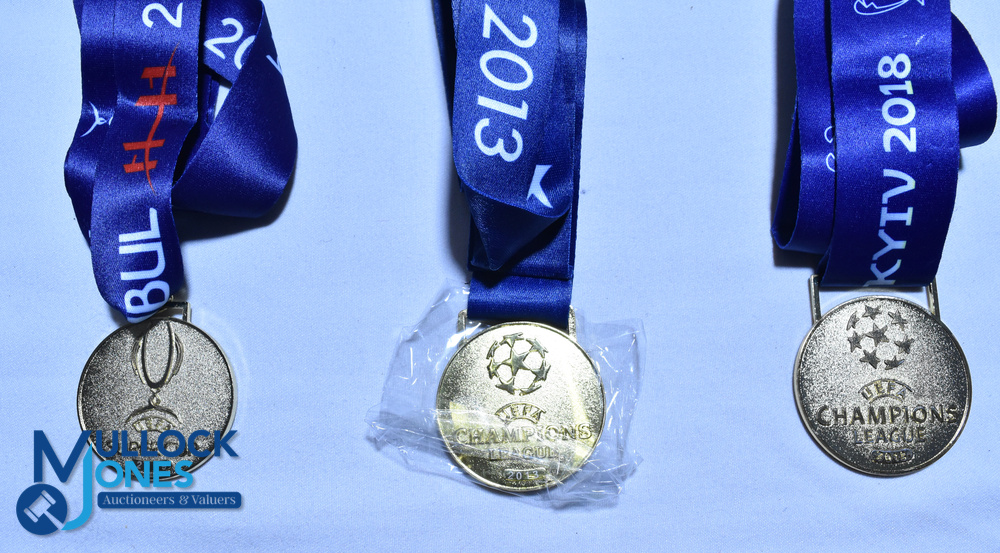 Twelve replica Football Medals & Lanyards - 2019 UEFA Super Cup, 2013 UEFA Champions League, 2018 - Image 3 of 6