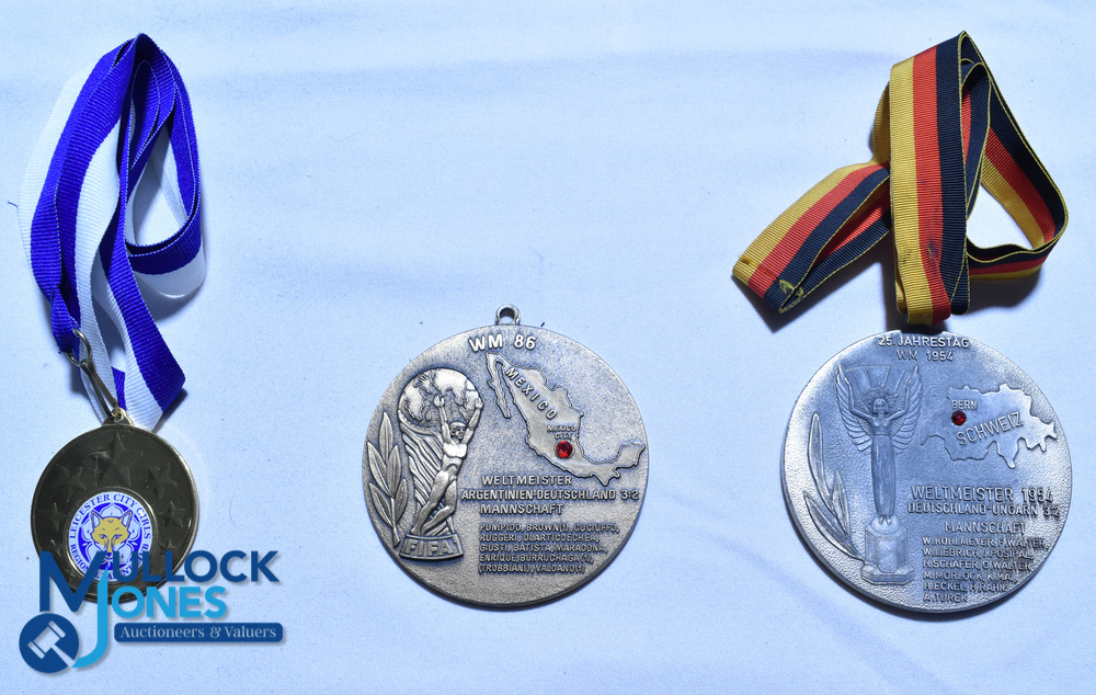 Twelve replica Football Medals & Lanyards - 2019 UEFA Super Cup, 2013 UEFA Champions League, 2018 - Image 5 of 6