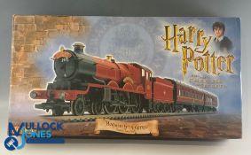 Hornby 00 Gauge Harry Potter and The Philosophers Stone Hogwarts Express Electric Train Locomotive