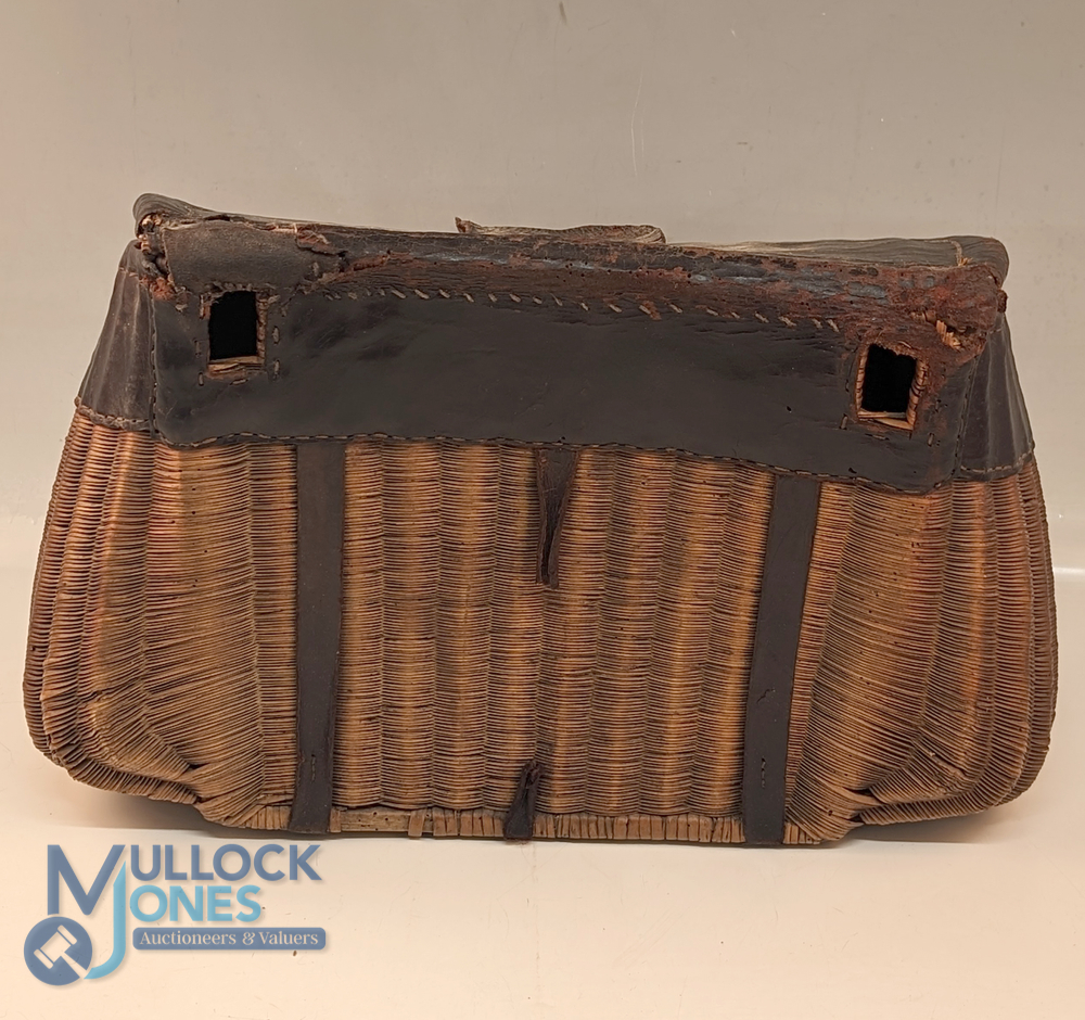 A fine period Split Cane and Leather Fishing Creel, half clad in leather, having a leather hinge - Image 3 of 3
