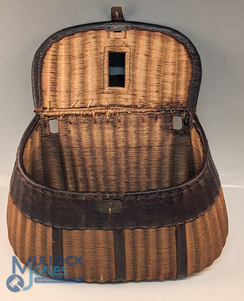 A fine period Split Cane and Leather Fishing Creel, half clad in leather, having a leather hinge - Image 2 of 3