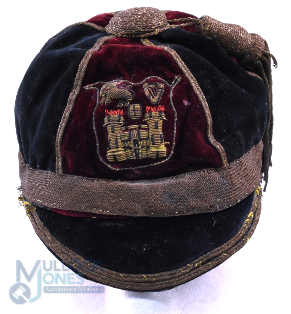 c1900 Dublin University (?) Velvet Rugby Honours Cap: Lion, harp and fiery gates badge would seem to - Image 2 of 3