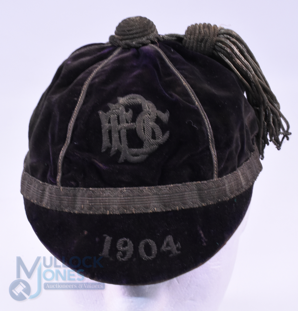 1904 DB (or BD?) FC Velvet Rugby Honours Cap: Dark purple cap, 6-panelled with gold braid, tassel - Image 2 of 3