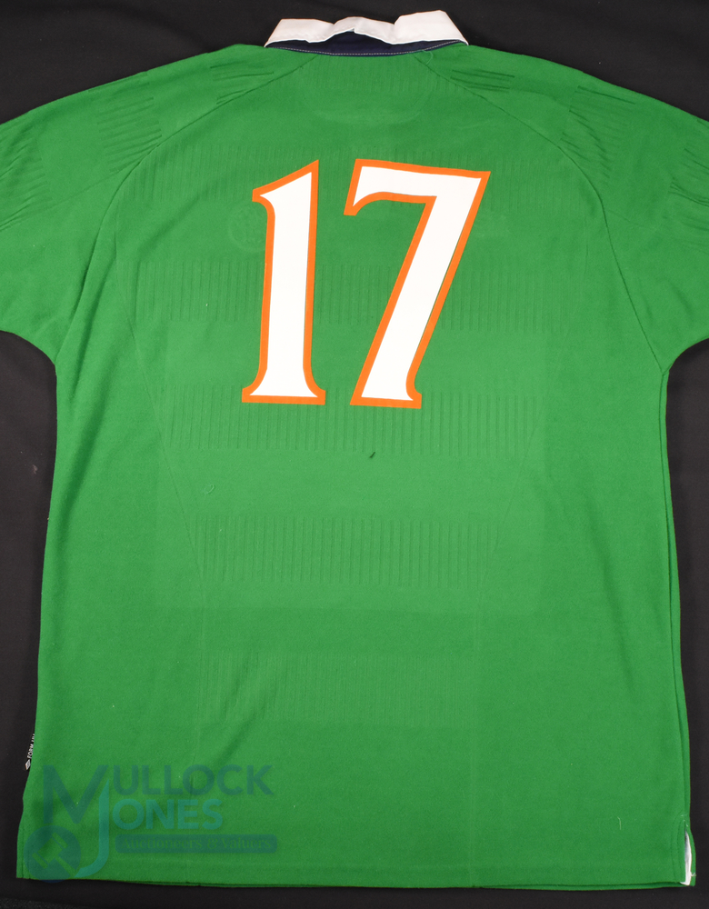 2001 Gary Doherty (Signed) No 17 Ireland International match worn home football shirt v Portugal 2/ - Bild 3 aus 3