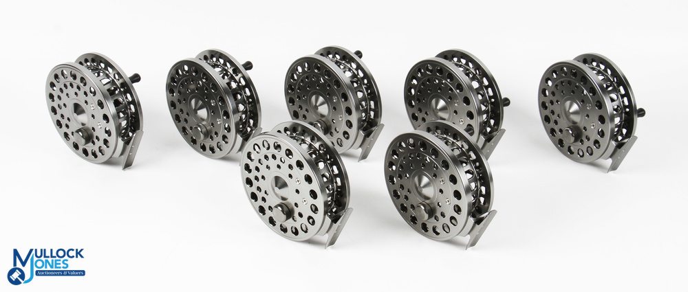 A trader’s lot of 7x unnamed new alloy trotting reels - 4.25” caged spool, twin waisted black - Image 2 of 2