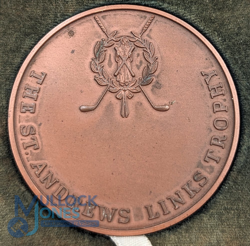 St Andrews Links Trophy: a brass 5cm diameter medallion with a view of the 18th hole - in an Alex - Image 3 of 3