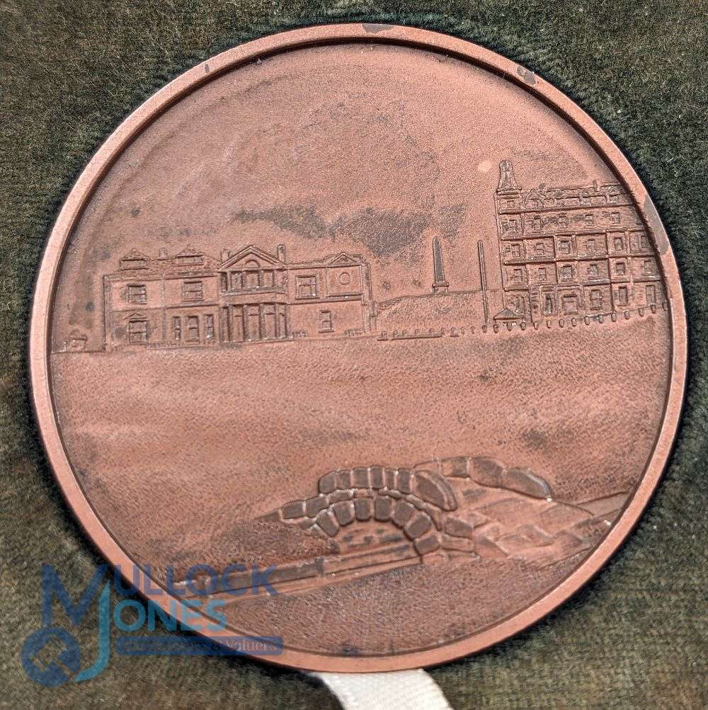 St Andrews Links Trophy: a brass 5cm diameter medallion with a view of the 18th hole - in an Alex - Image 2 of 3