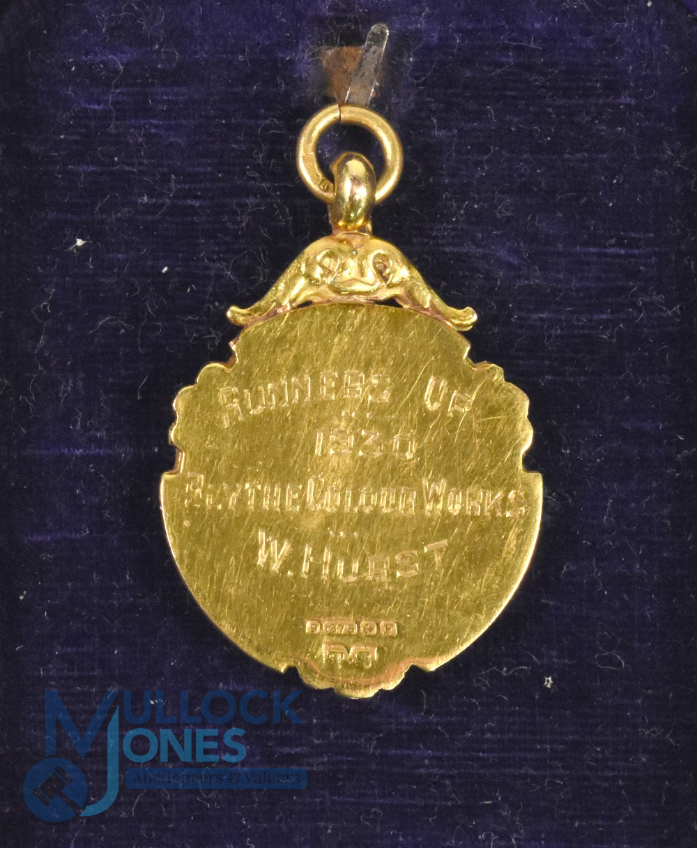 9ct Gold Cricket Medal. Sentinel Cricket Shield runners up 1930 Blythe Colour Works W Hurst Gunner - Image 2 of 2