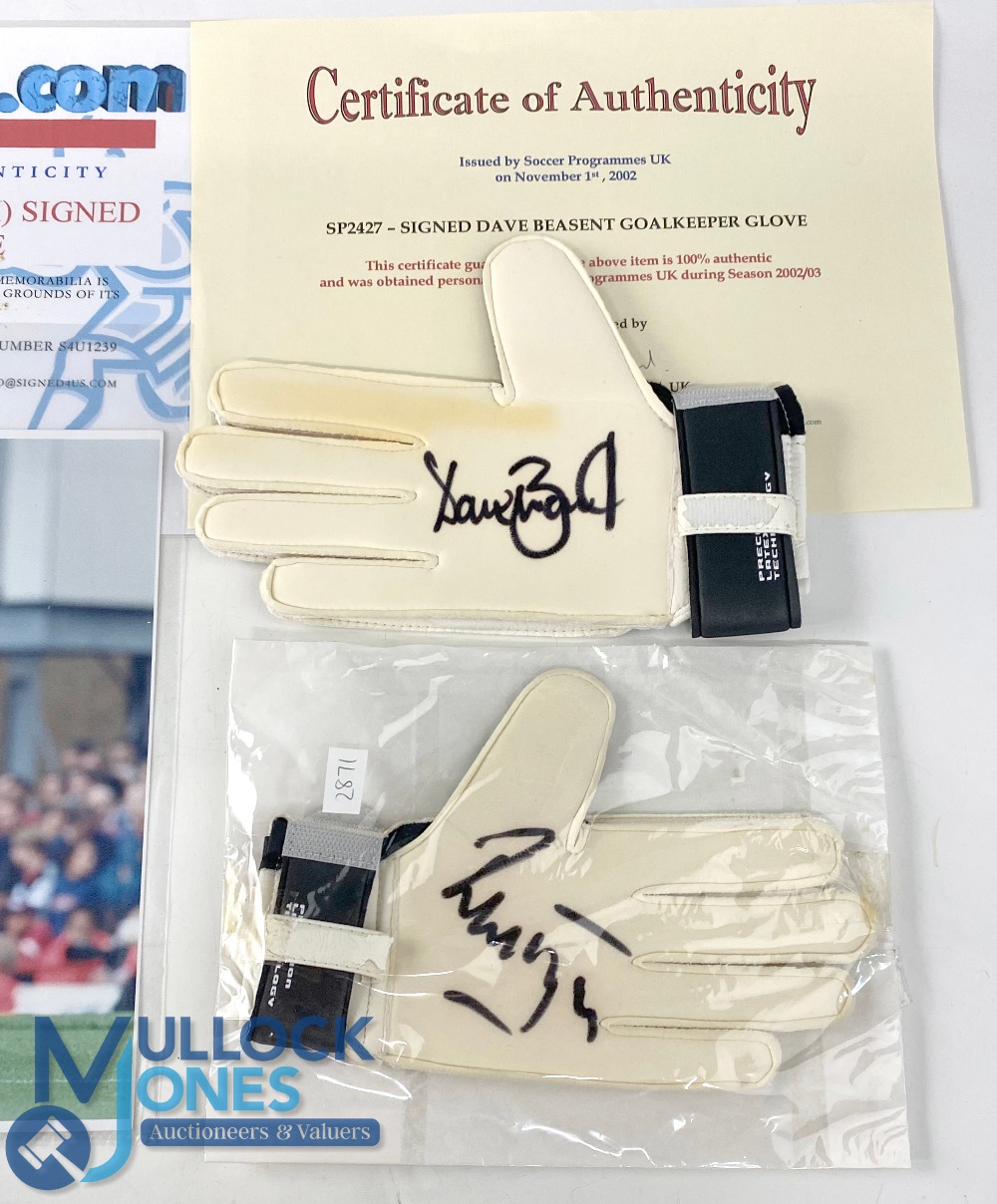 Football Signed Goal Keepers Gloves To include Ian Walker with signed Photo, Dave Beasent, Nigel - Image 2 of 4