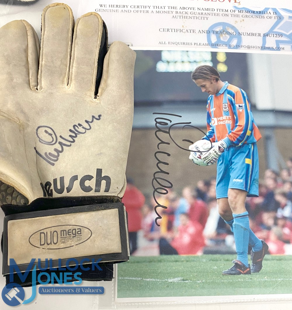 Football Signed Goal Keepers Gloves To include Ian Walker with signed Photo, Dave Beasent, Nigel - Image 3 of 4