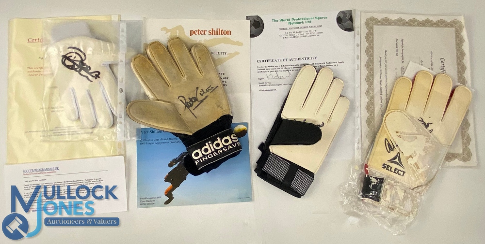 Football Signed Goal Keepers Gloves To include Robert Green, Ray Clemence, Peter Shilton, Alan
