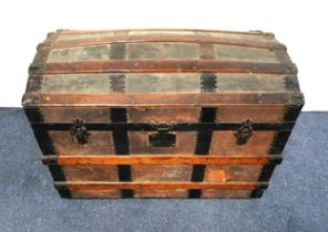 VINTAGE DOMED TOP TRAVEL TRUNK with a banded body and metal corners, 56.5cm x 83.5cm x 47.5cm