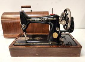 VINTAGE SINGER SEWING MACHINE in a wooden case, numbered Y8436564