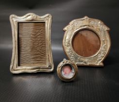 GEORGE V SILVER PHOTOGRAPH FRAME of serpentine form with bead and foliate decoration, with an